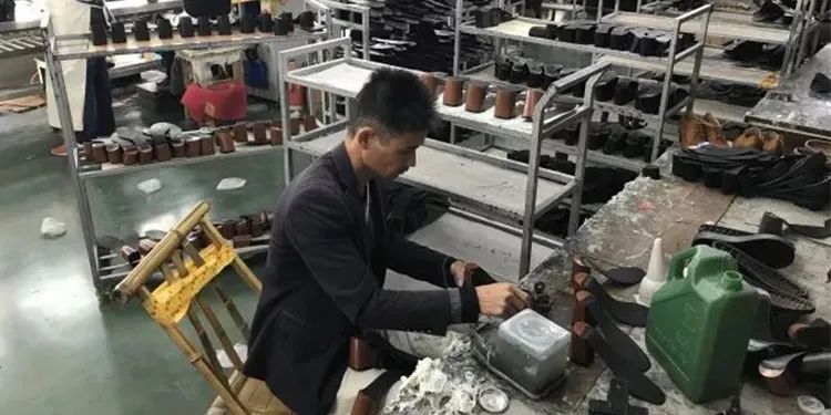 Dejing的凈??制鞋廠除臭劑，治理?yè)]發(fā)性有機(jī)化合物(VOC)廢氣.jpg