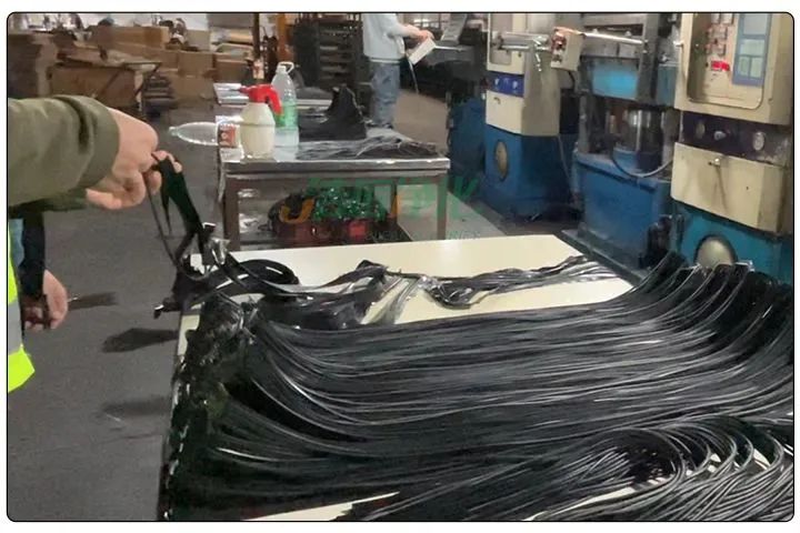 橡膠配件加工廠氣味難聞，傷害人體；廢氣除臭用Dejing的凈?！.jpg
